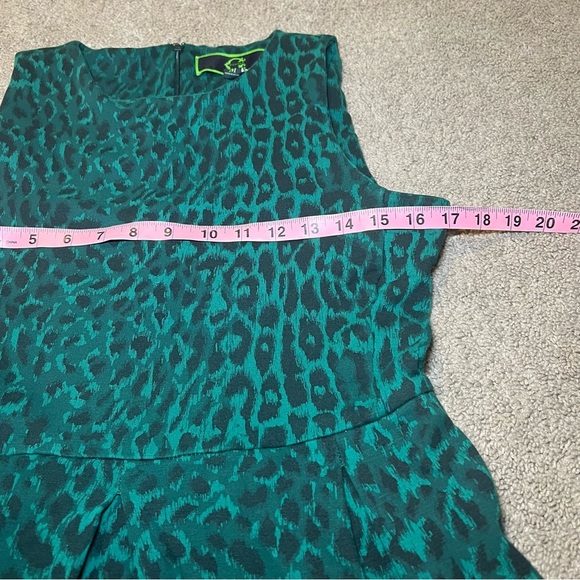 C Wonder Women’s Midi Emerald Green Leopard Dress With Pockets Pleats Size M - Picture 8 of 9